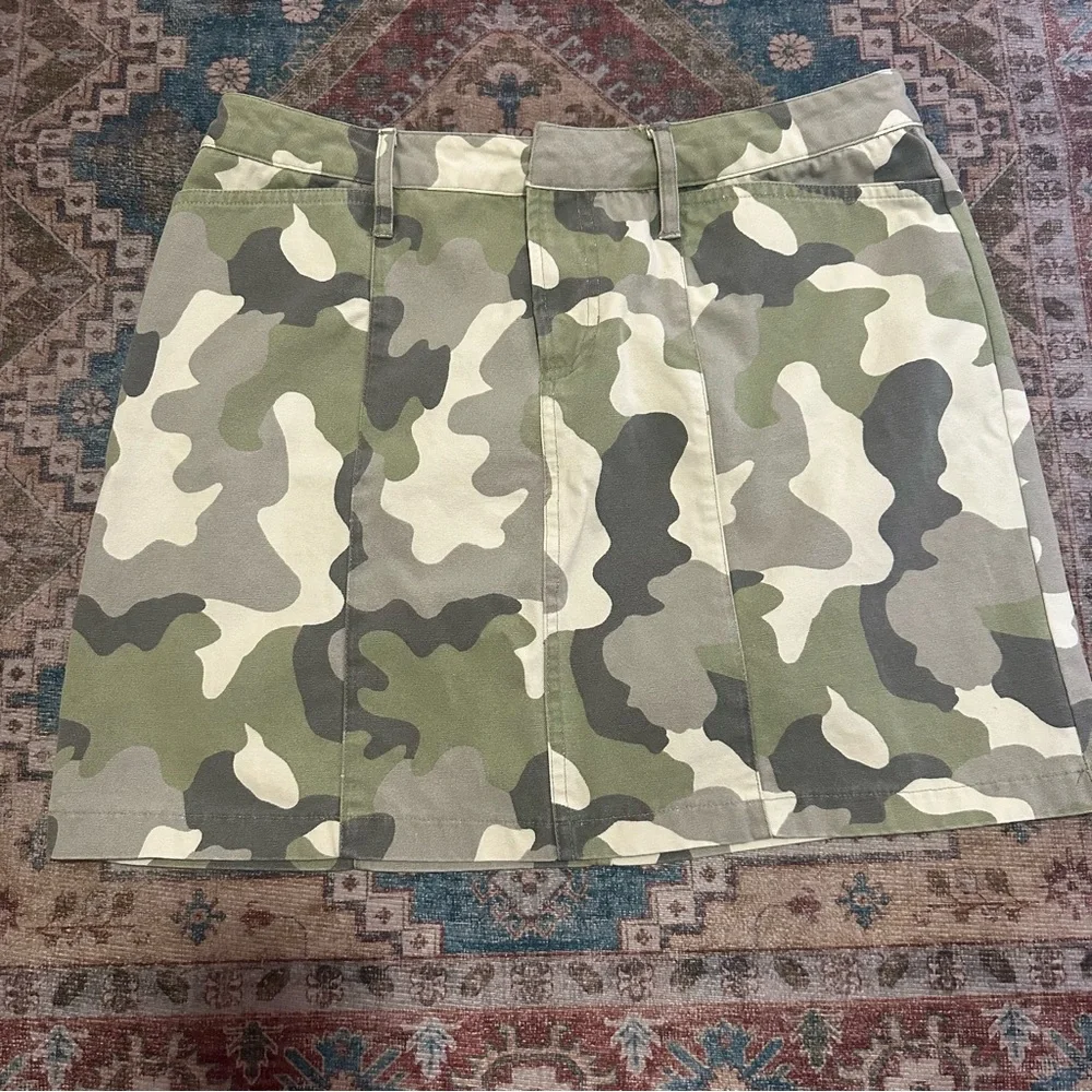 Y2K (2001) Old Navy camo skirt size 10 - Picture 3 of 6